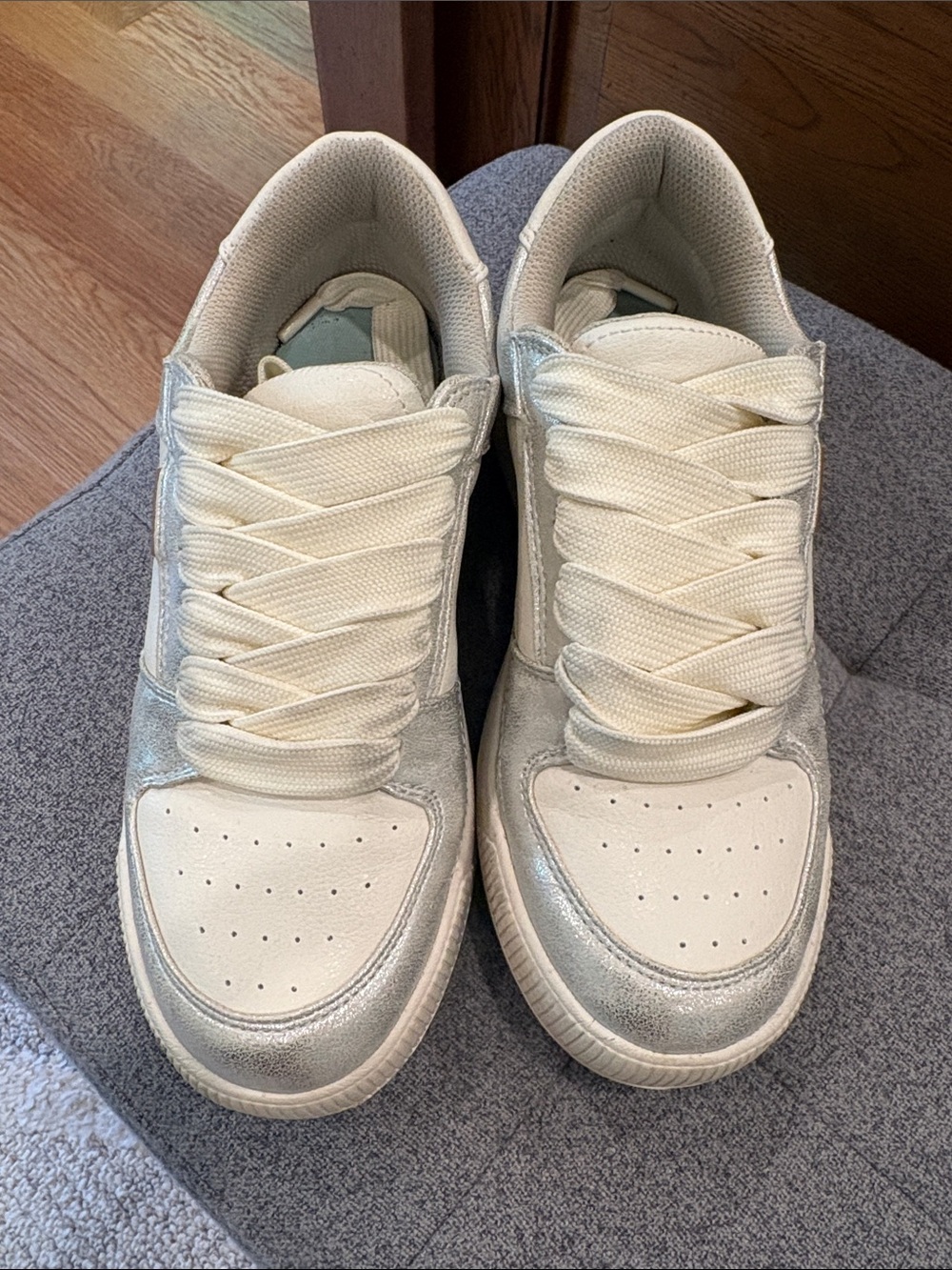 Dr. SCHOLLS Women’s Casual Low-Top Sneakers in Cream and Silver - Picture 2 of 4